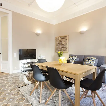 Aspasios Urquinaona Appartement *