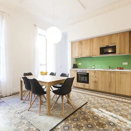 Aspasios Urquinaona Appartement *