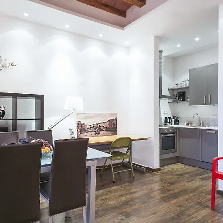 Aspasios Urquinaona Appartement