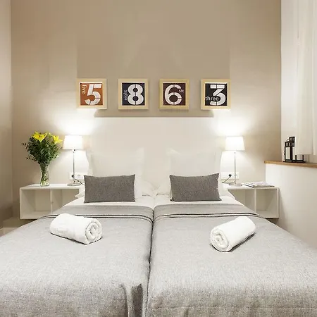 Aspasios Urquinaona Apartment